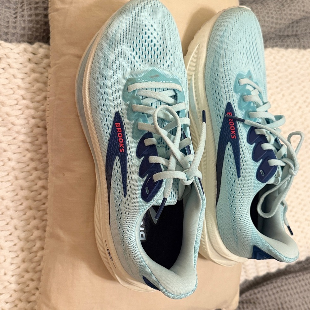 Brooks Ghost 17 Aqua Running Shoes - Picture 2 of 10